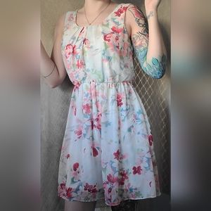White Floral Dress, Jr. Med